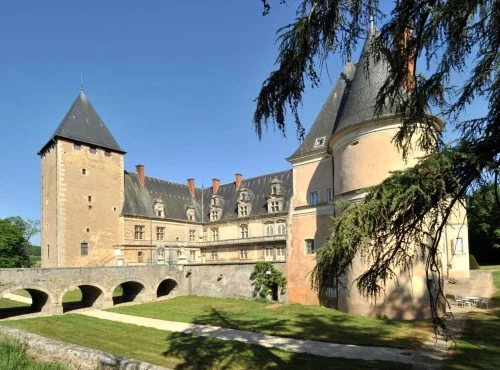 Château de Fléville, son donjon et sa façade Renaissance